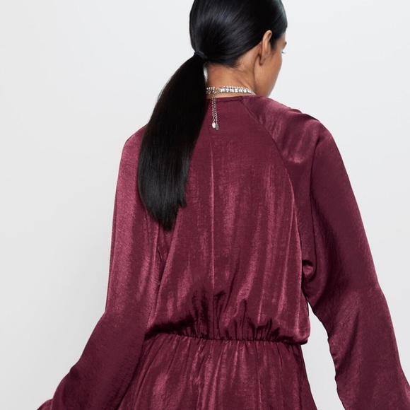 Ruffles satin dress - Picture 3 of 5